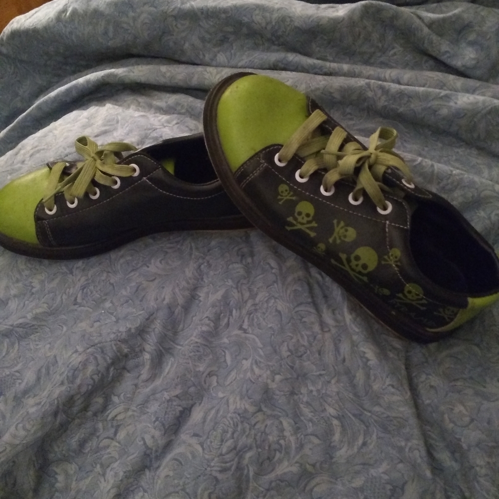 Youth bowling shoes